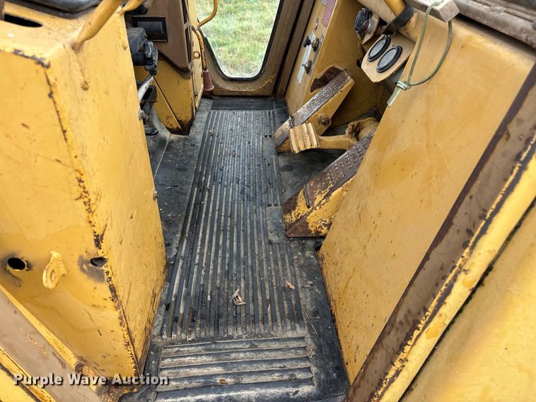 image for item FG0619 1981 Caterpillar 963LGP track loader