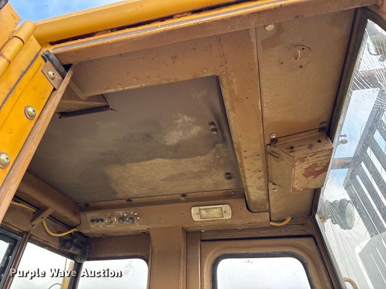 image for item FG0619 1981 Caterpillar 963LGP track loader