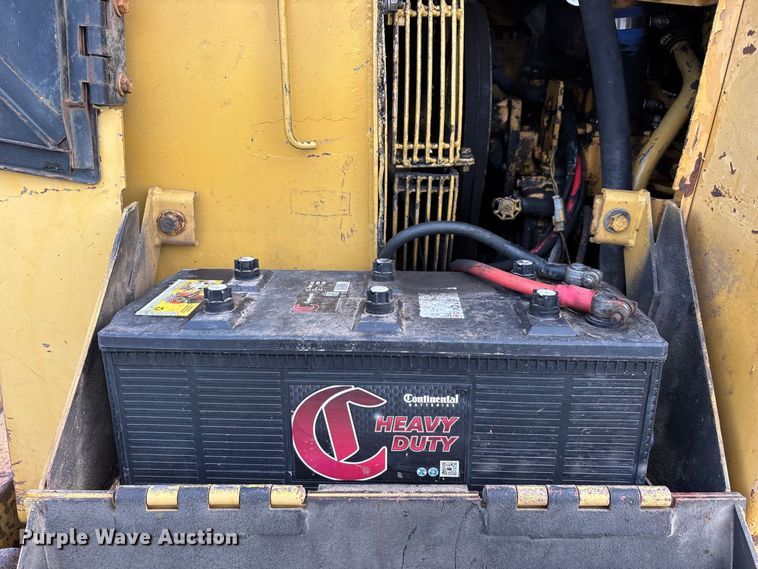 image for item FG0619 1981 Caterpillar 963LGP track loader