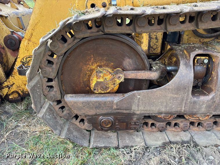 image for item FG0619 1981 Caterpillar 963LGP track loader