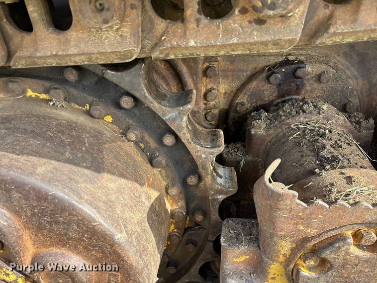 image for item FG0619 1981 Caterpillar 963LGP track loader