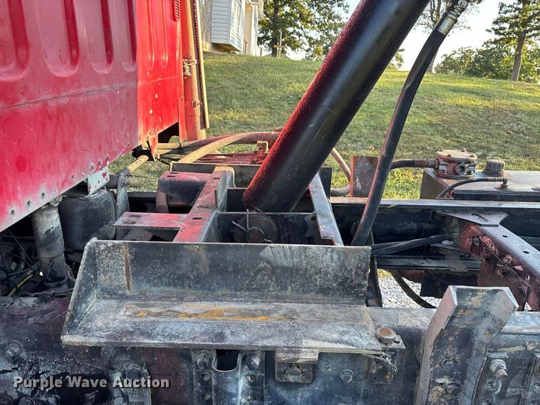 image for item FG0623 2009 Freightliner dump truck