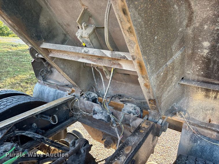 image for item FG0623 2009 Freightliner dump truck