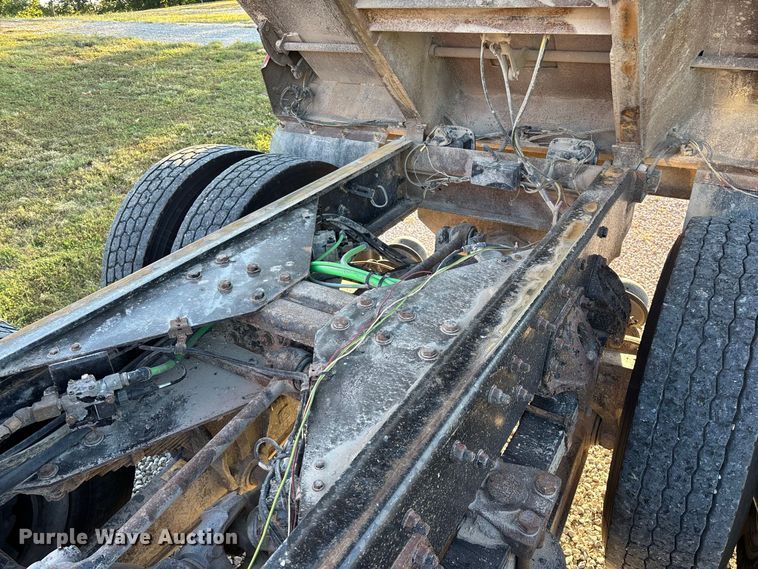 image for item FG0623 2009 Freightliner dump truck