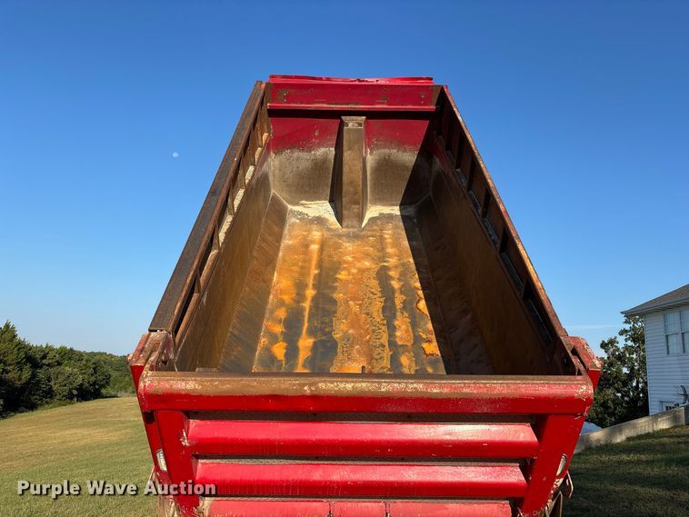 image for item FG0623 2009 Freightliner dump truck