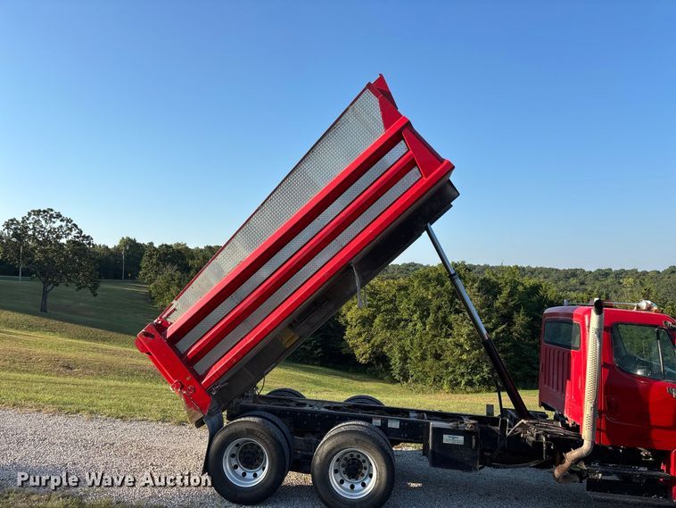 image for item FG0623 2009 Freightliner dump truck