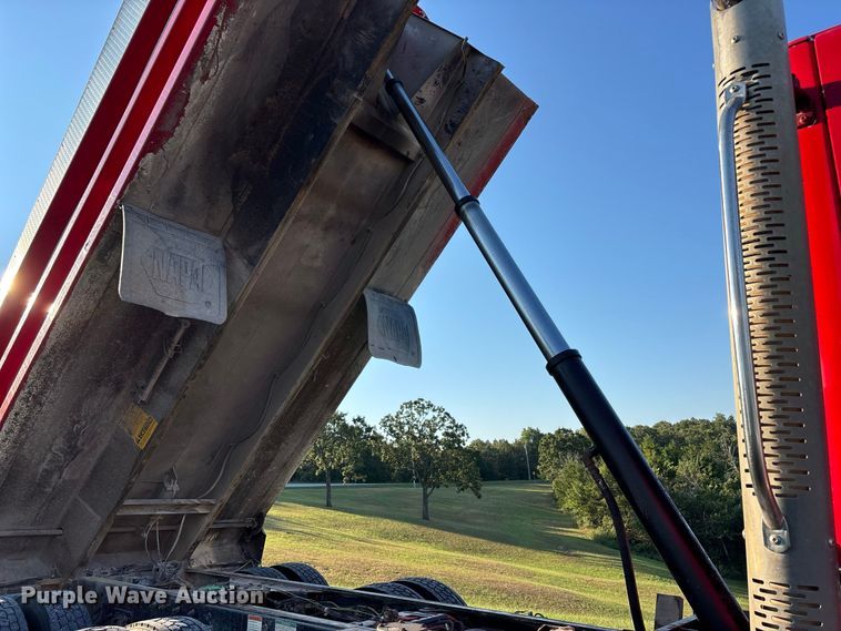 image for item FG0623 2009 Freightliner dump truck