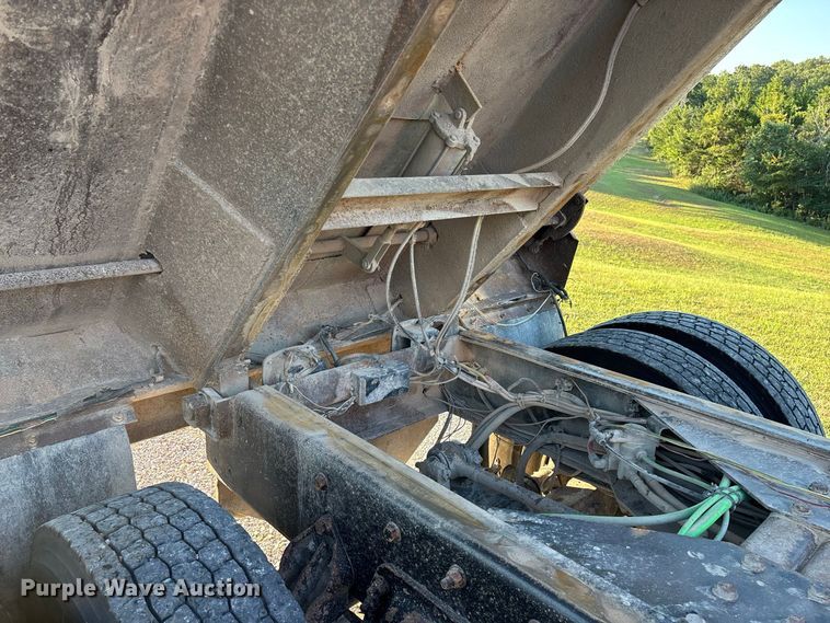 image for item FG0623 2009 Freightliner dump truck