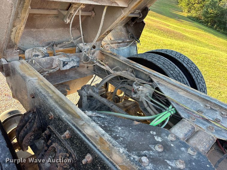 image for item FG0623 2009 Freightliner dump truck