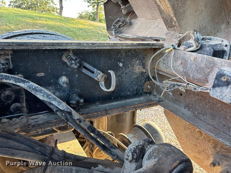 image for item FG0623 2009 Freightliner dump truck