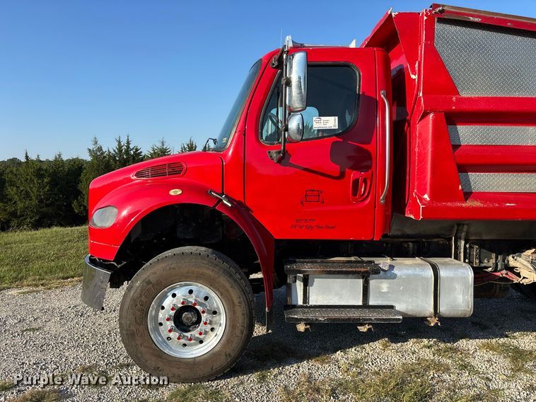 image for item FG0623 2009 Freightliner dump truck