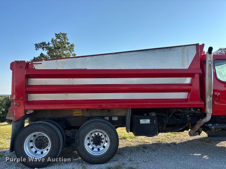 image for item FG0623 2009 Freightliner dump truck