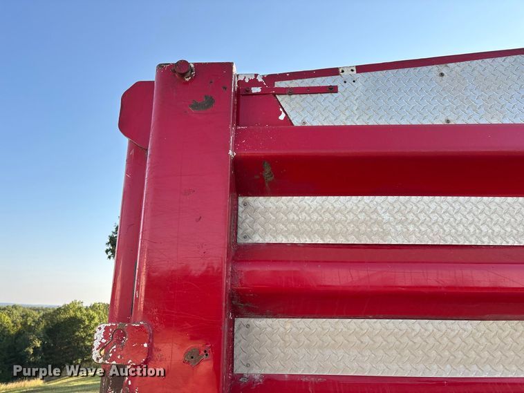 image for item FG0623 2009 Freightliner dump truck