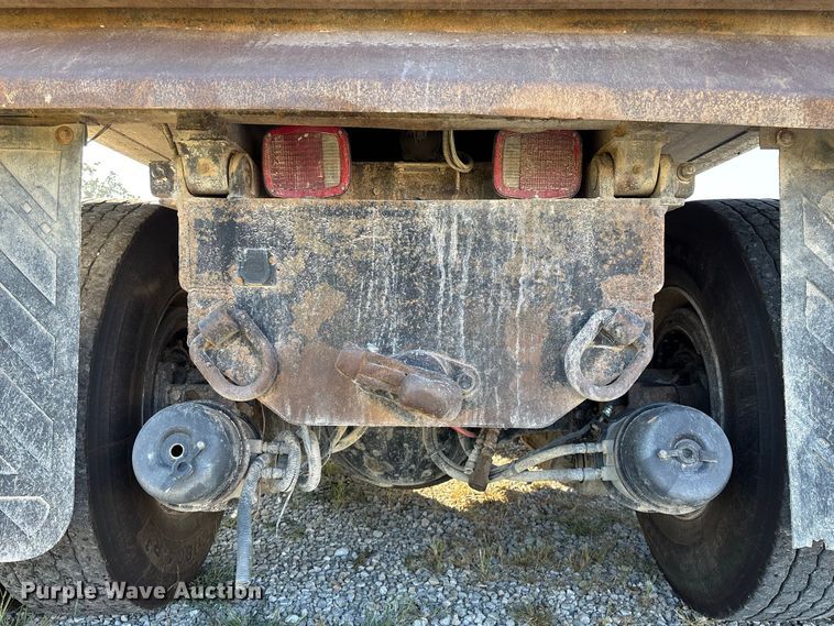 image for item FG0623 2009 Freightliner dump truck