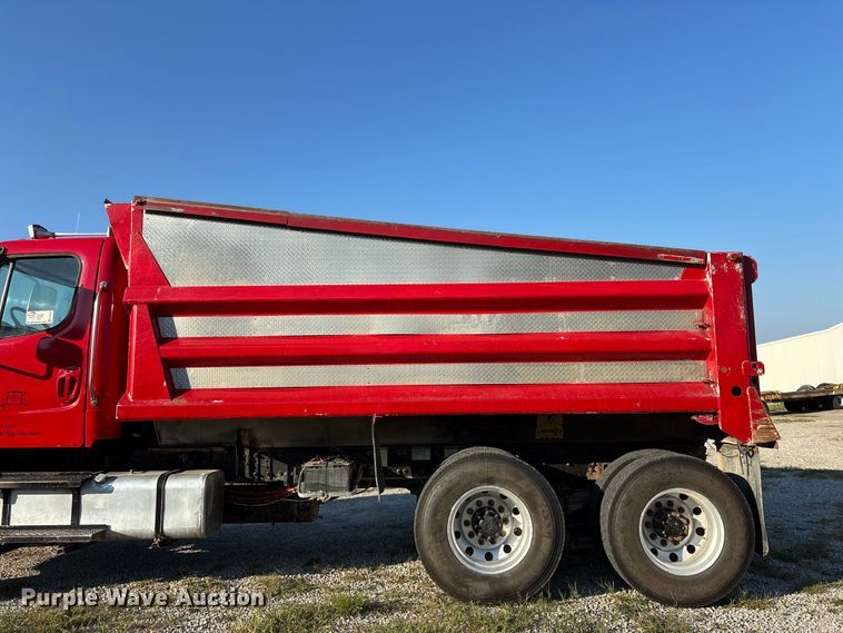 image for item FG0623 2009 Freightliner dump truck