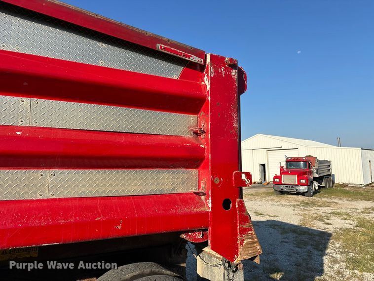 image for item FG0623 2009 Freightliner dump truck