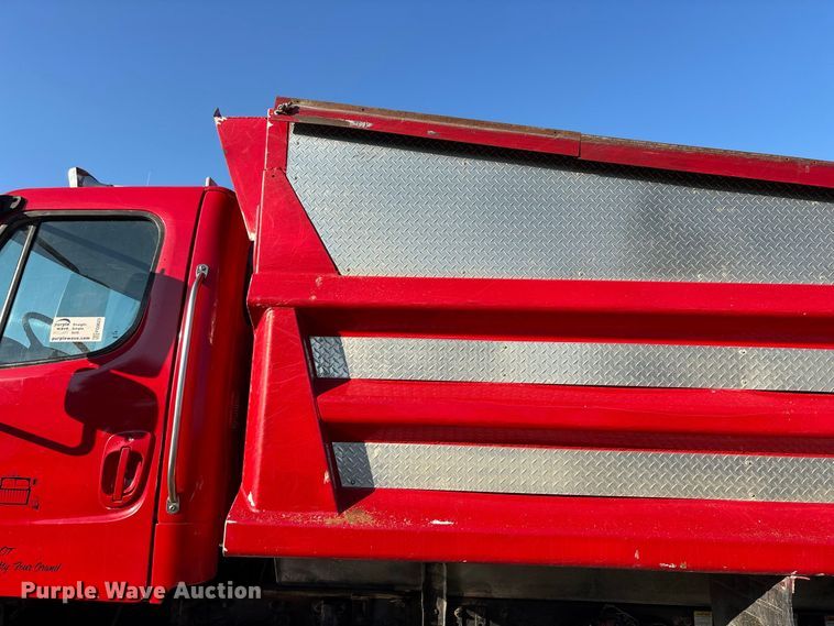 image for item FG0623 2009 Freightliner dump truck