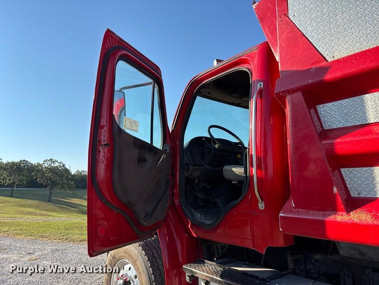 image for item FG0623 2009 Freightliner dump truck