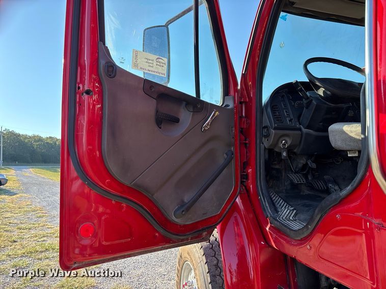 image for item FG0623 2009 Freightliner dump truck