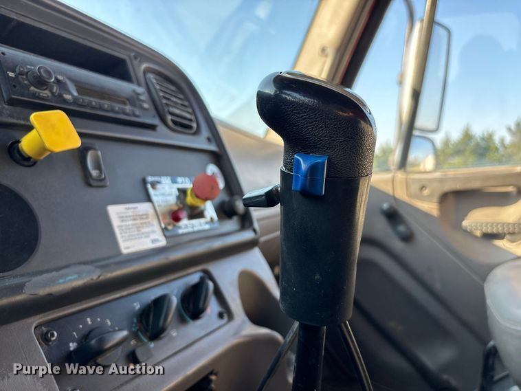image for item FG0623 2009 Freightliner dump truck