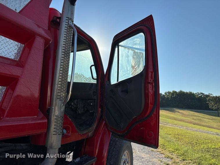 image for item FG0623 2009 Freightliner dump truck