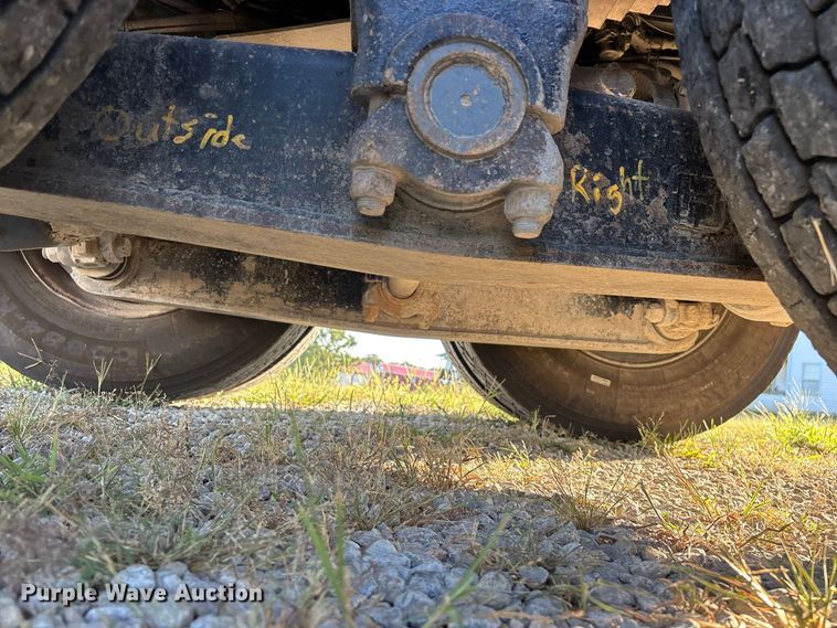 image for item FG0623 2009 Freightliner dump truck