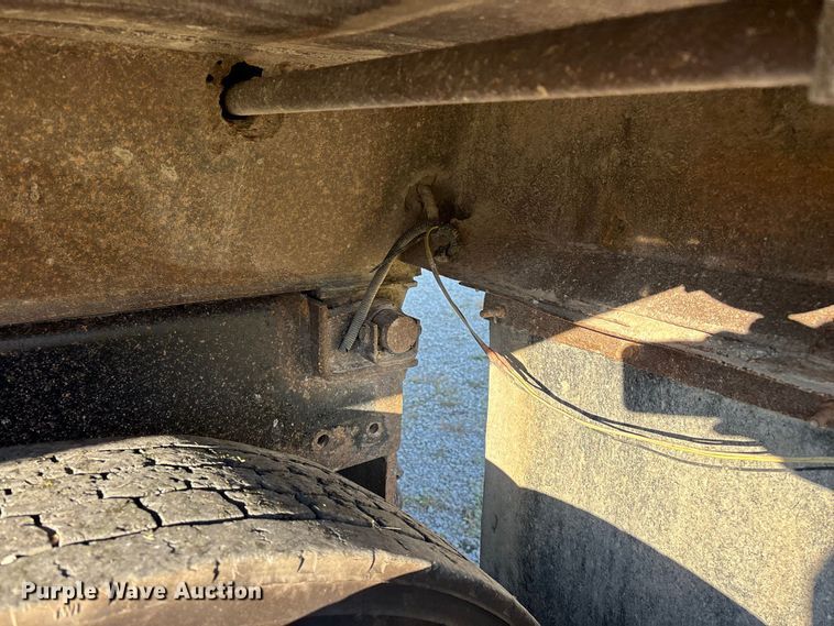 image for item FG0623 2009 Freightliner dump truck
