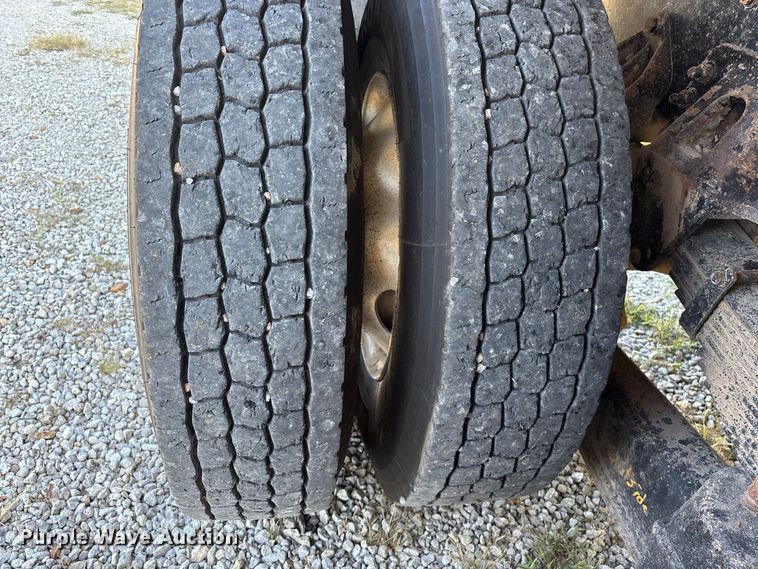 image for item FG0623 2009 Freightliner dump truck