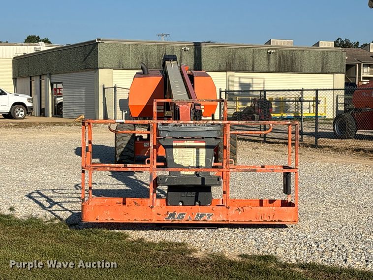 image for item FG0627 2006 JLG 660SJ boom lift
