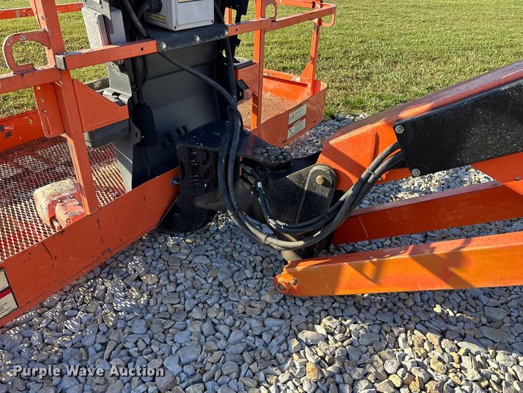 image for item FG0627 2006 JLG 660SJ boom lift