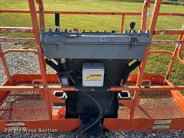 image for item FG0627 2006 JLG 660SJ boom lift
