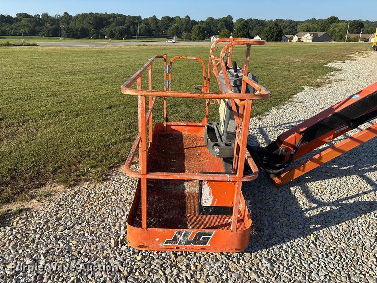 image for item FG0627 2006 JLG 660SJ boom lift
