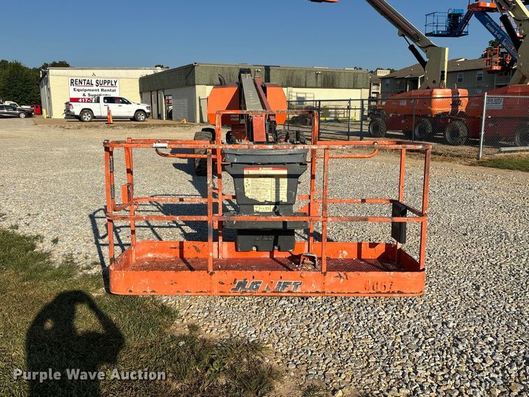 image for item FG0627 2006 JLG 660SJ boom lift