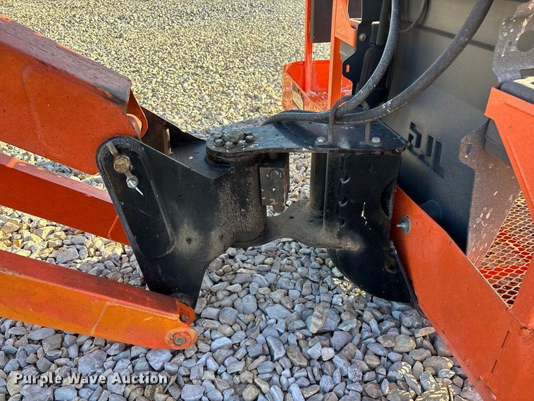 image for item FG0627 2006 JLG 660SJ boom lift