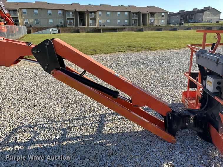 image for item FG0627 2006 JLG 660SJ boom lift