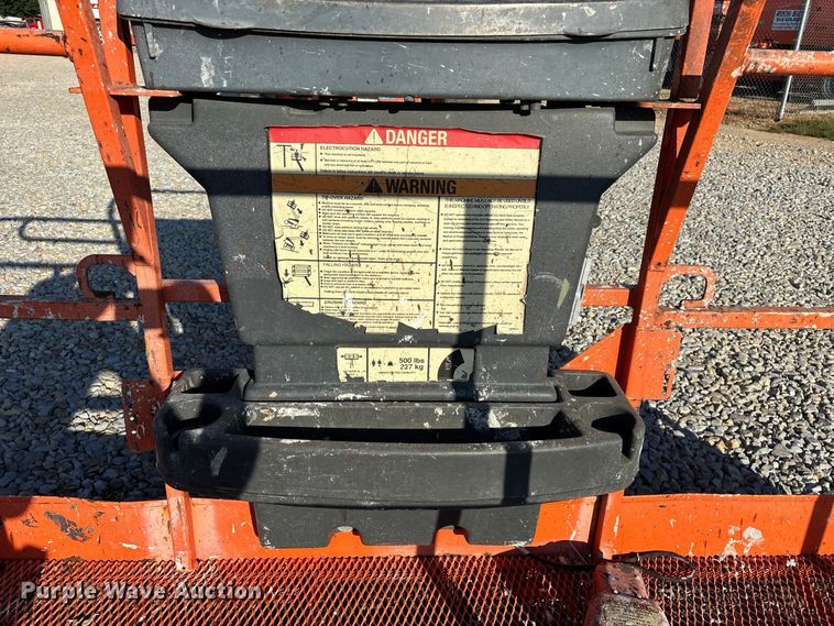 image for item FG0627 2006 JLG 660SJ boom lift