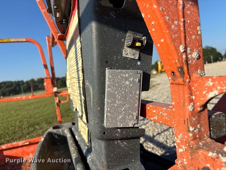 image for item FG0627 2006 JLG 660SJ boom lift