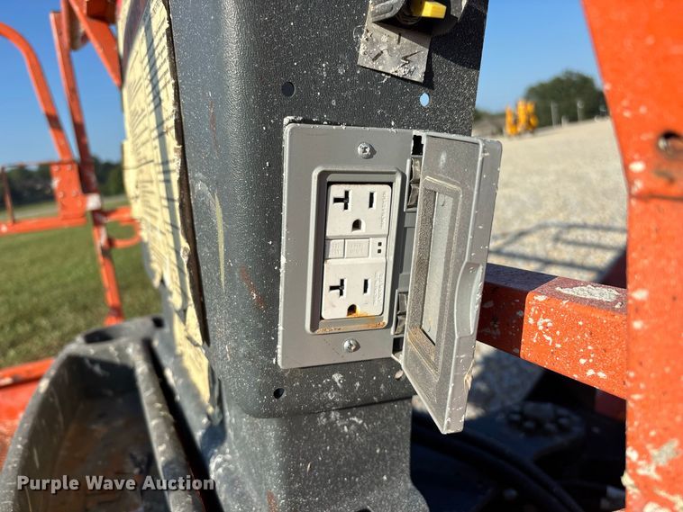 image for item FG0627 2006 JLG 660SJ boom lift