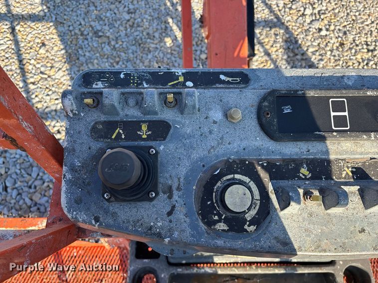 image for item FG0627 2006 JLG 660SJ boom lift