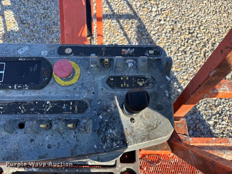 image for item FG0627 2006 JLG 660SJ boom lift