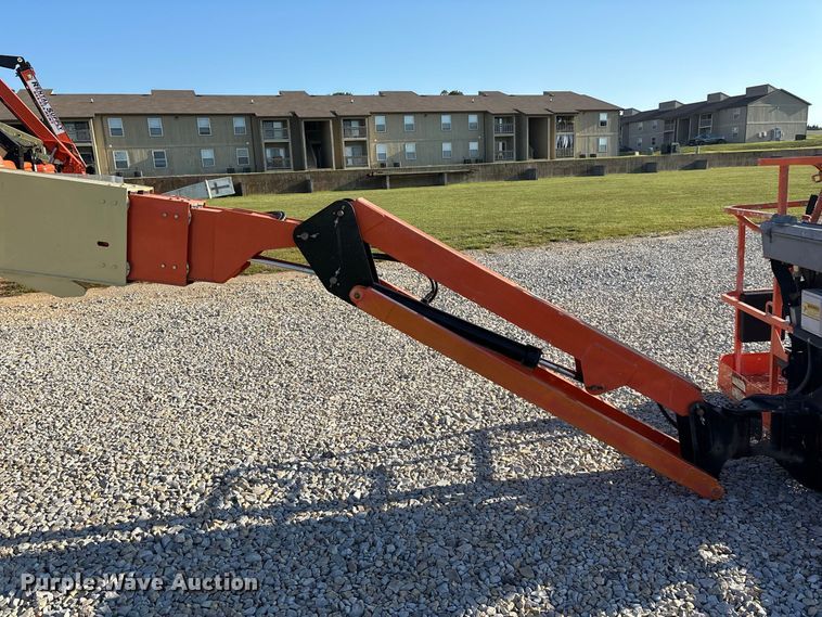 image for item FG0627 2006 JLG 660SJ boom lift