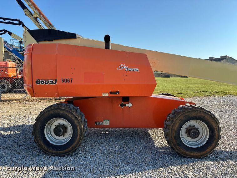 image for item FG0627 2006 JLG 660SJ boom lift