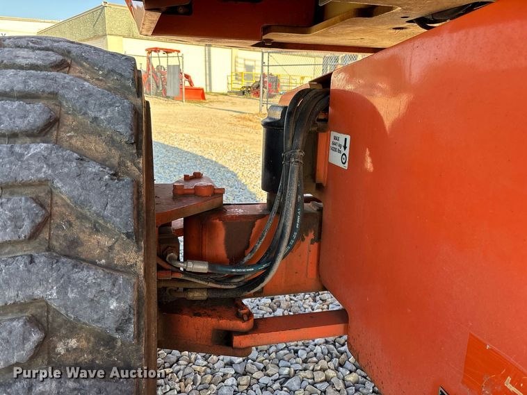 image for item FG0627 2006 JLG 660SJ boom lift