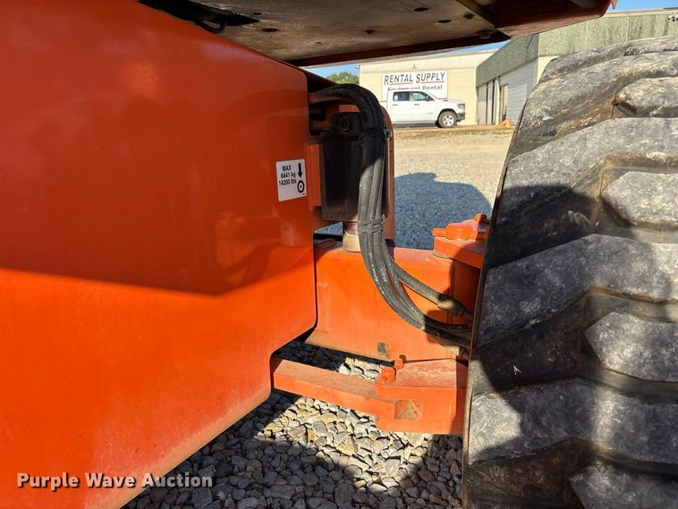 image for item FG0627 2006 JLG 660SJ boom lift