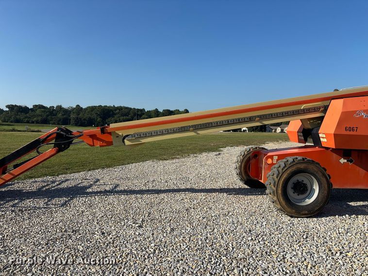 image for item FG0627 2006 JLG 660SJ boom lift