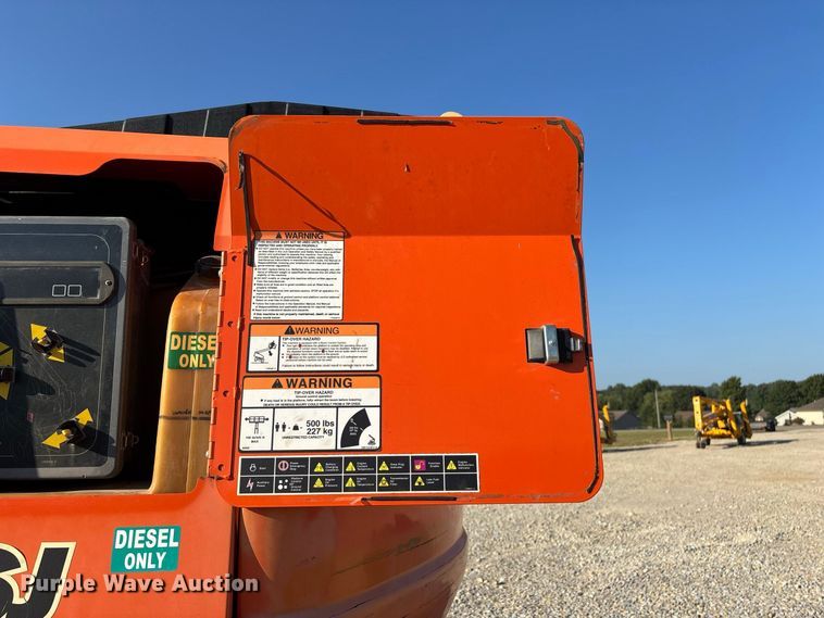 image for item FG0627 2006 JLG 660SJ boom lift