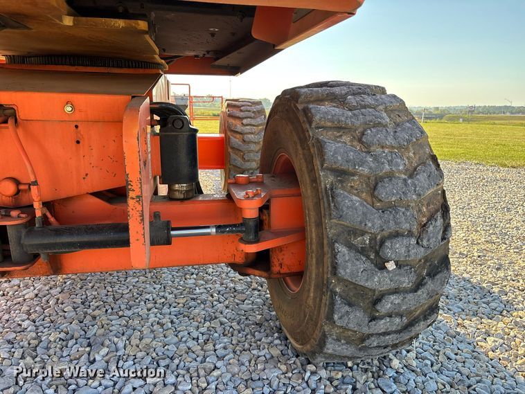 image for item FG0627 2006 JLG 660SJ boom lift