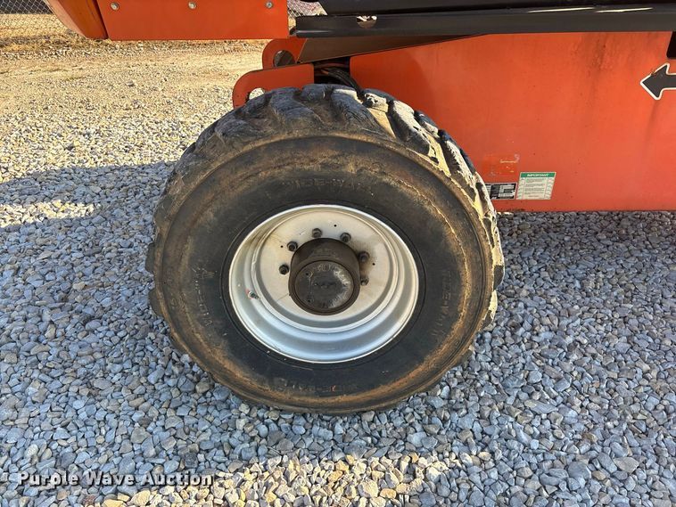 image for item FG0627 2006 JLG 660SJ boom lift