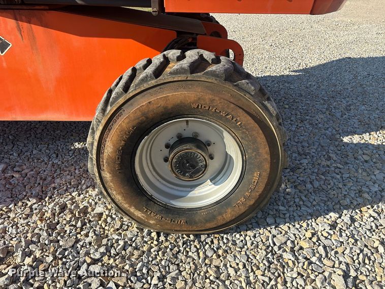 image for item FG0627 2006 JLG 660SJ boom lift