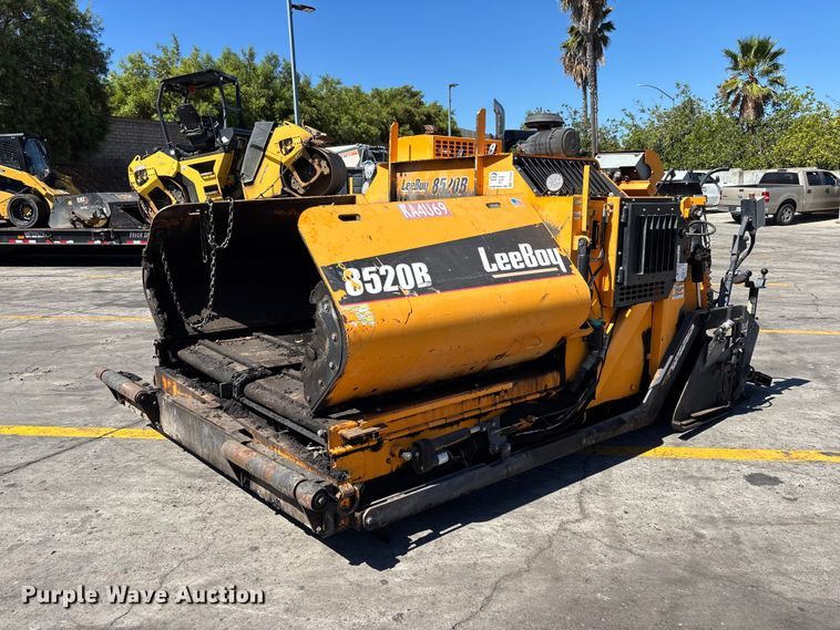LeeBoy 8520 paver